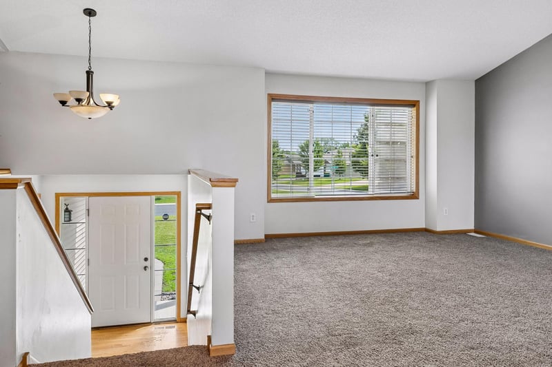 2431 Big Oak Ln, Mayer, MN 55360