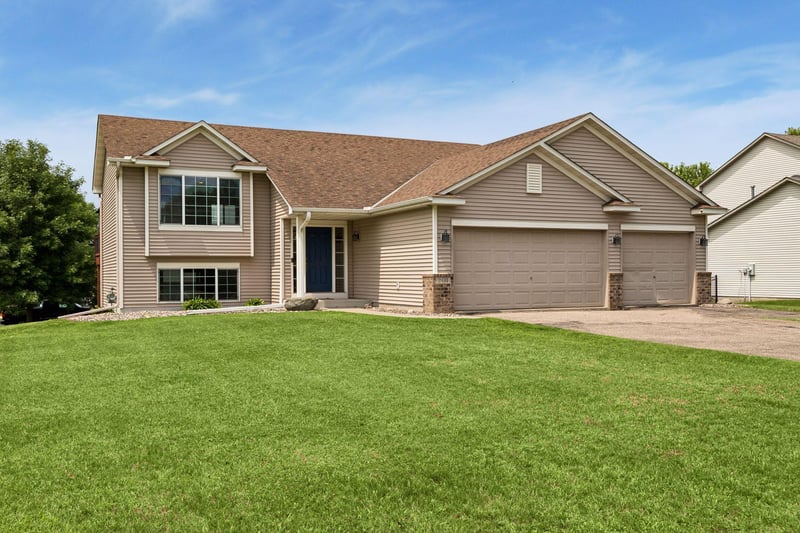 2431 Big Oak Ln, Mayer, MN 55360