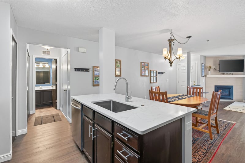 2566 Lockwood Dr #65, Mendota Heights, MN 55120