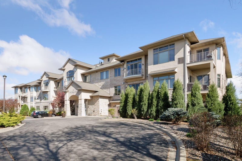 555 Oak Ridge Pl #150, Hopkins, MN 55305