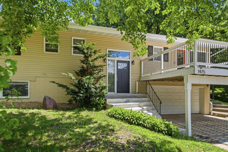 1475 Valley Dr, Burnsville, MN 55337