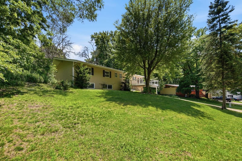 1475 Valley Dr, Burnsville, MN 55337
