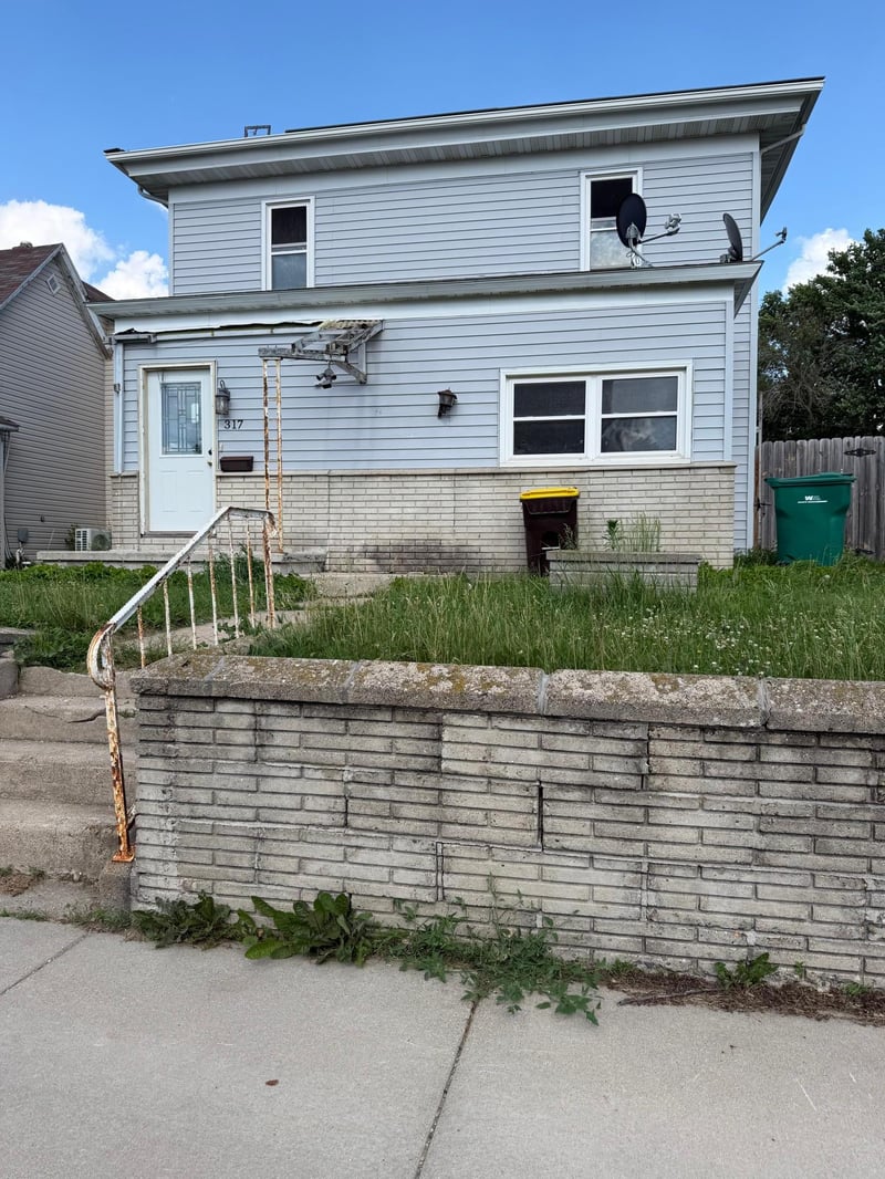 317 2nd Ave SW, Wells, MN 56097