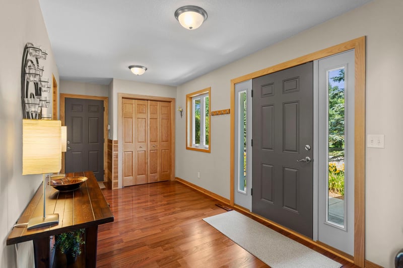 9040 E Sunrise Cir, Eden Prairie, MN 55347