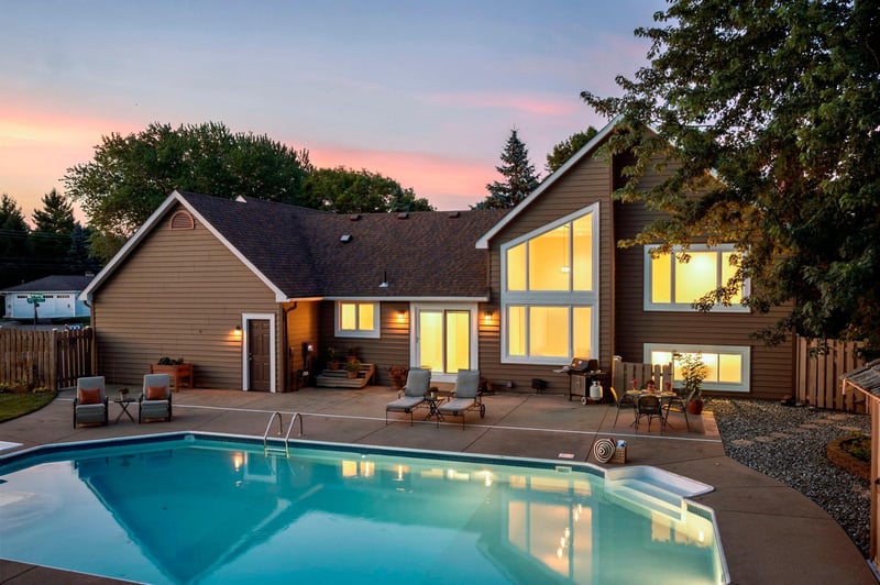 9040 E Sunrise Cir, Eden Prairie, MN 55347