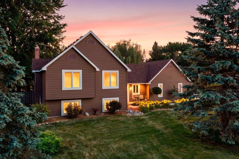 9040 E Sunrise Cir, Eden Prairie, MN 55347