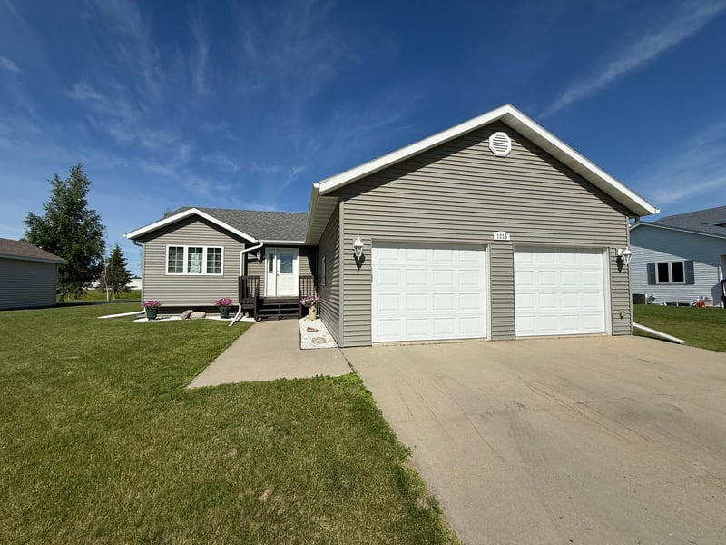 1215 Wendt Dr, Thief River Falls, MN 56701
