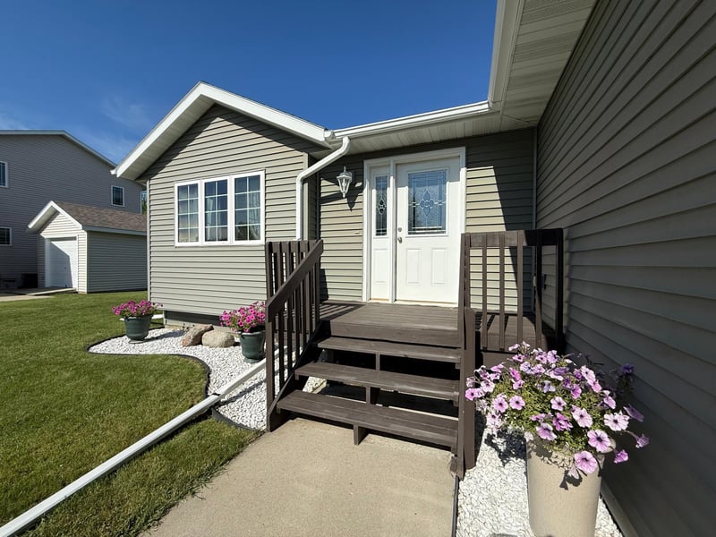 1215 Wendt Dr, Thief River Falls, MN 56701