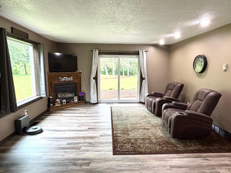 40439 230th St, Roseau, MN 56751
