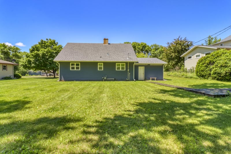 607 Maplewood Dr SE, Pelican Rapids, MN 56572