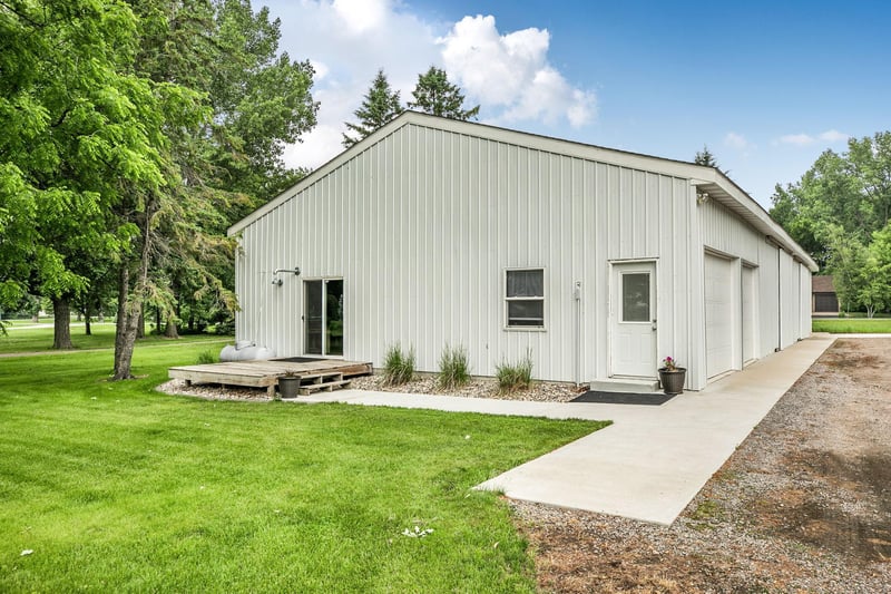 16807 206th Cir, Hutchinson, MN 55350