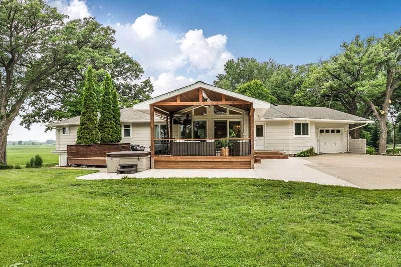 16807 206th Cir, Hutchinson, MN 55350