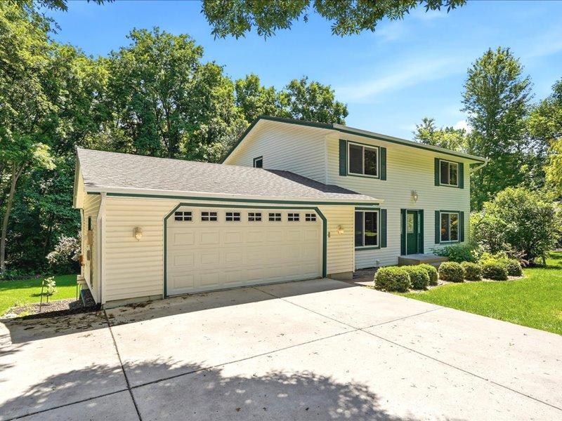 9331 Cedar Forest Rd, Eden Prairie, MN 55347
