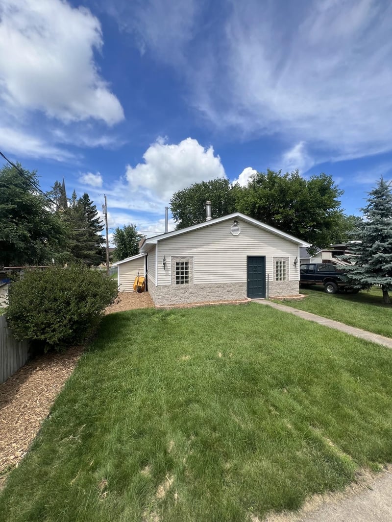 214 E Main St, Belle Plaine, MN 56011