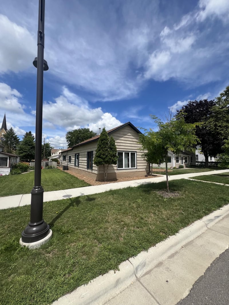 214 E Main St, Belle Plaine, MN 56011