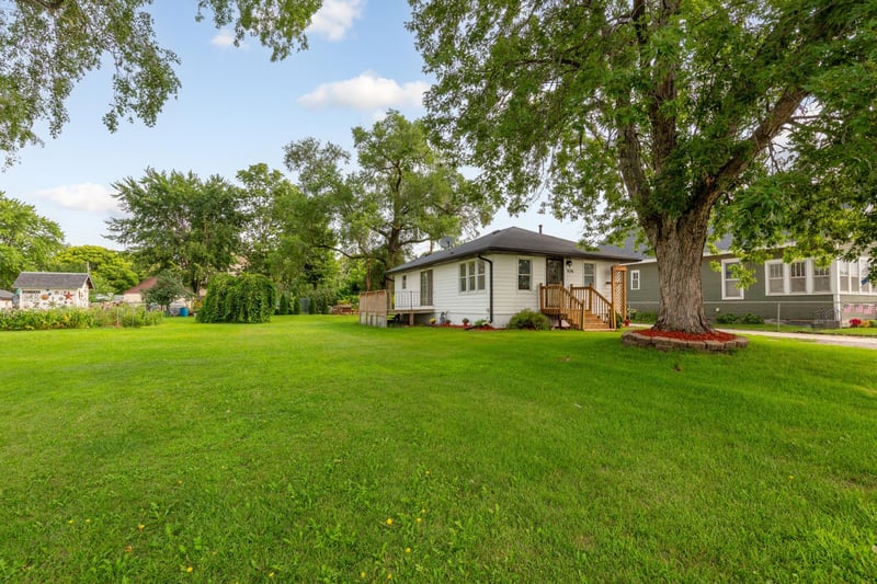 304 20th St NW, Faribault, MN 55021