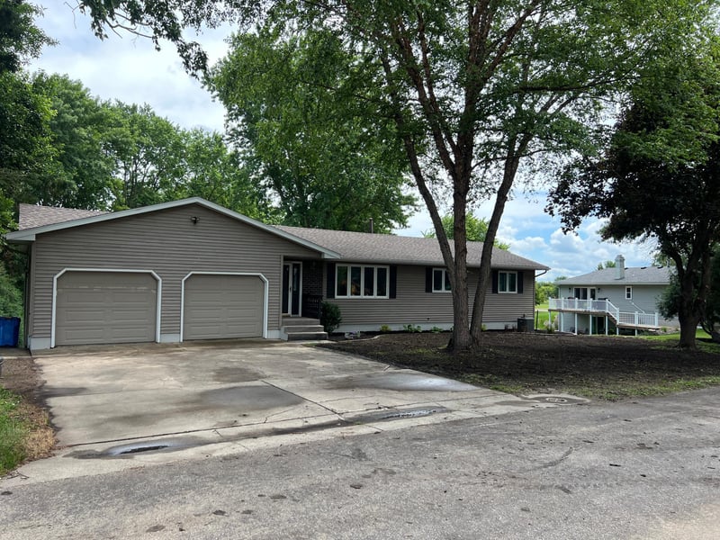 703 S 3rd St, Ellendale, MN 56026
