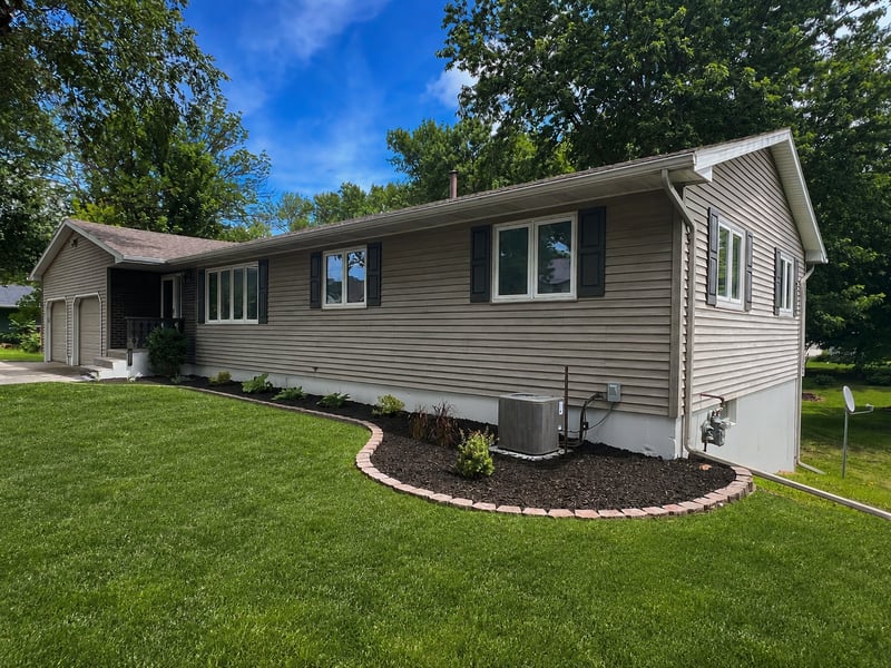 703 S 3rd St, Ellendale, MN 56026