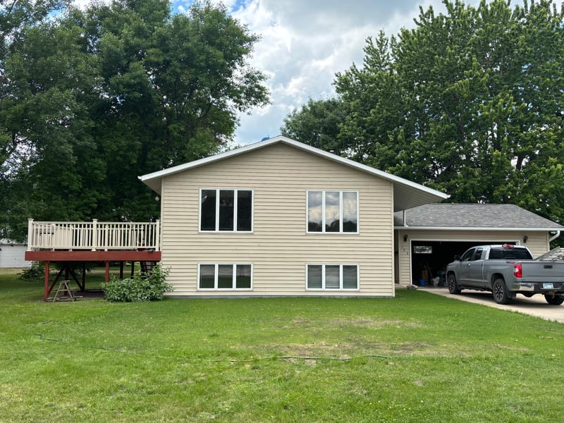 590 Lakeview Rd, Heron Lake, MN 56137