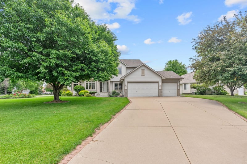 3901 Foxglove Ct N, Brooklyn Park, MN 55443