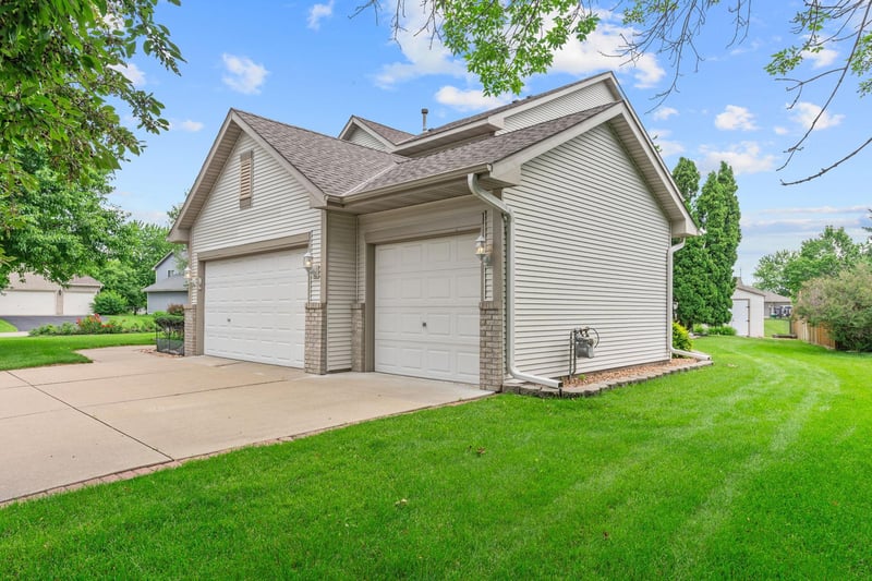 3901 Foxglove Ct N, Brooklyn Park, MN 55443