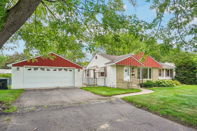 8438 Park Ave S, Bloomington, MN 55420
