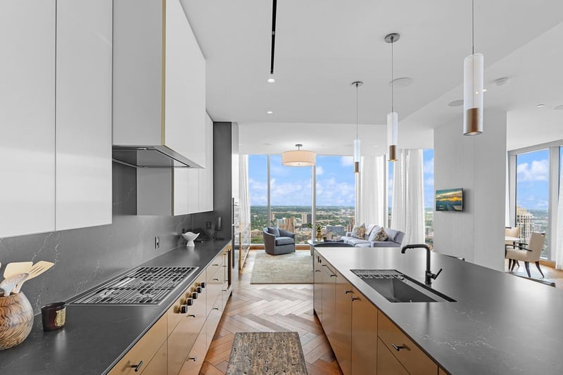 255 Hennepin Ave #3402, Minneapolis, MN 55401