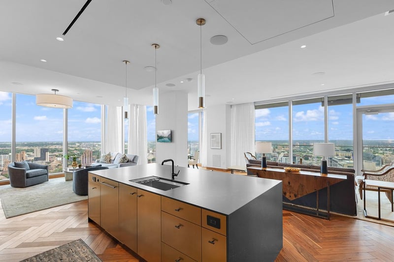 255 Hennepin Ave #3402, Minneapolis, MN 55401