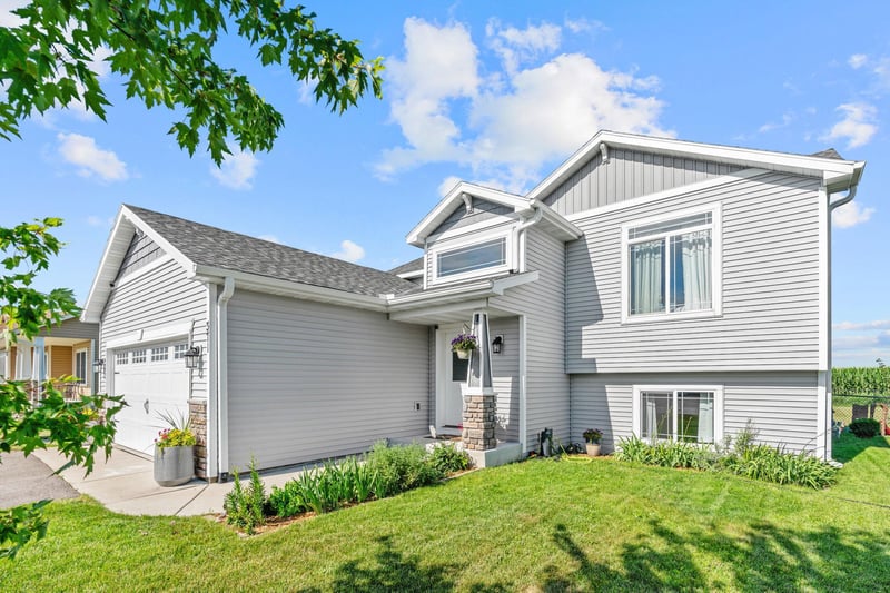 371 Cedar Ave N, Maple Lake, MN 55358