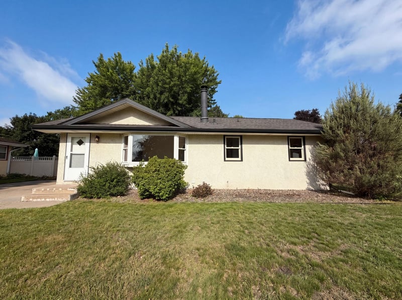 6180 6th St NE, Fridley, MN 55432