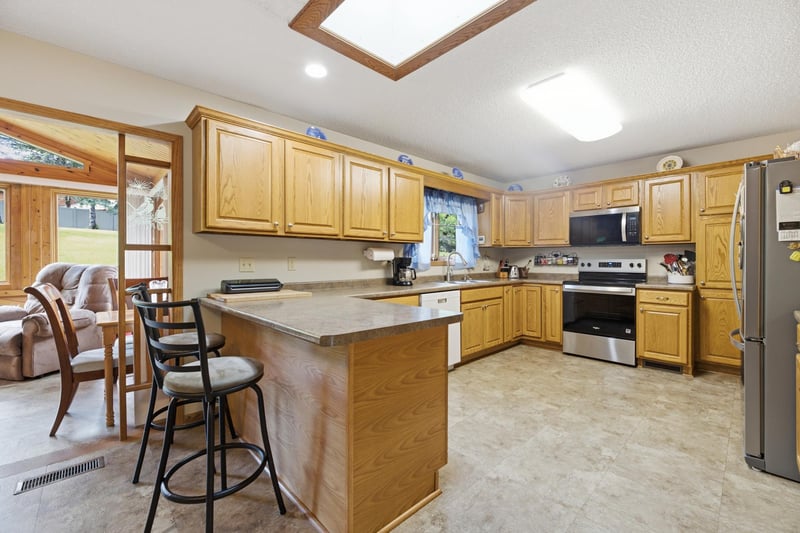 413 Orchard View Dr, La Crescent, MN 55947