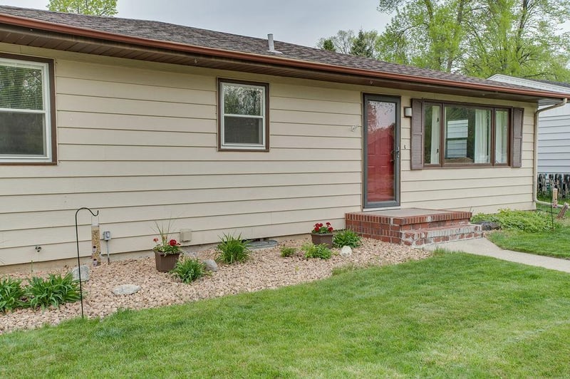 1821 16th St S, Moorhead, MN 56560