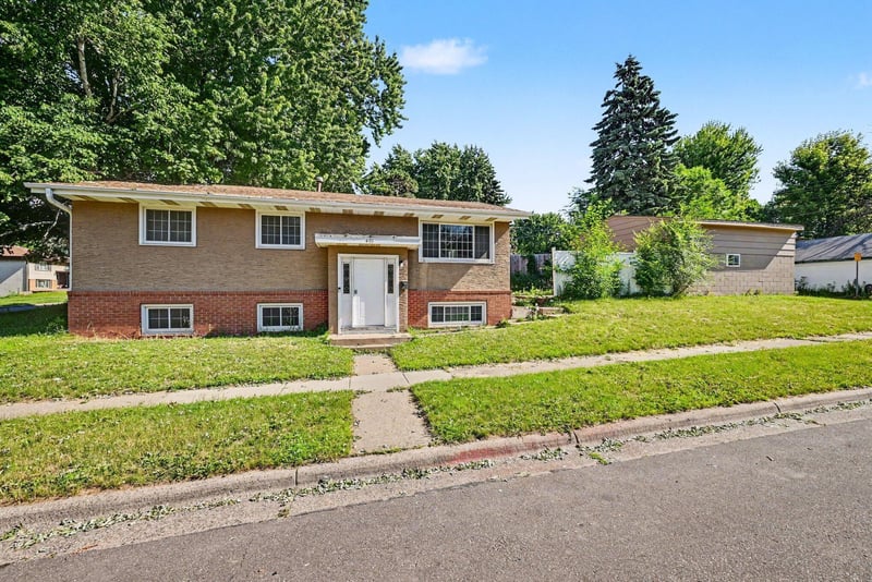 401 42nd Ave NE, Minneapolis, MN 55421