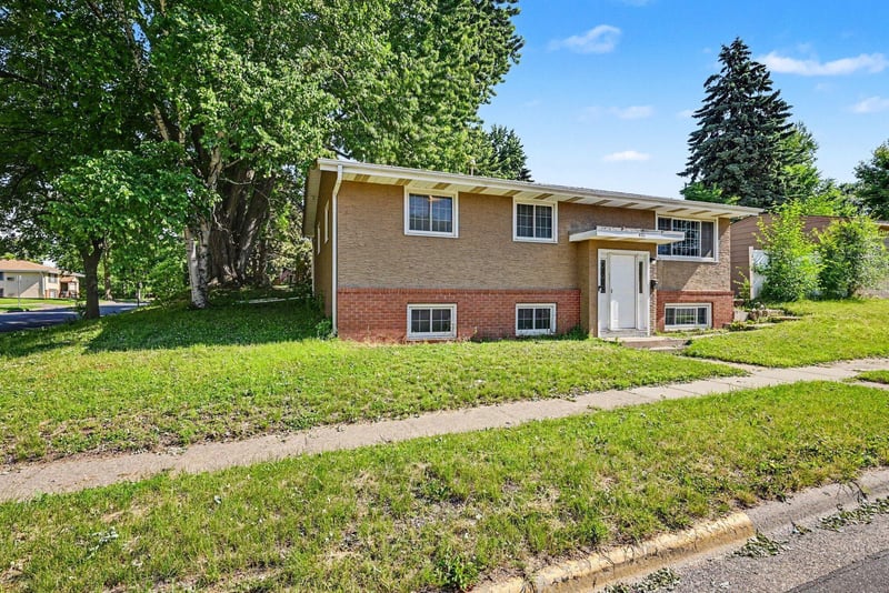 401 42nd Ave NE, Minneapolis, MN 55421