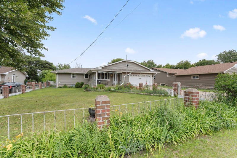 557 Cheri Ln NE, Fridley, MN 55421
