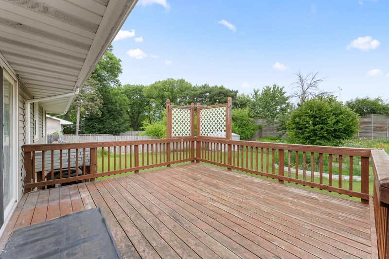 557 Cheri Ln NE, Fridley, MN 55421