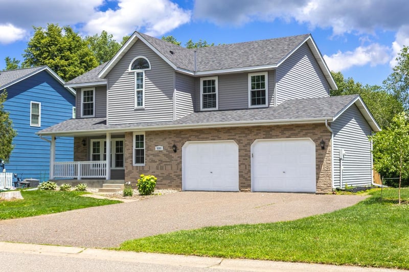 5501 Golfview Ave N, Oakdale, MN 55128