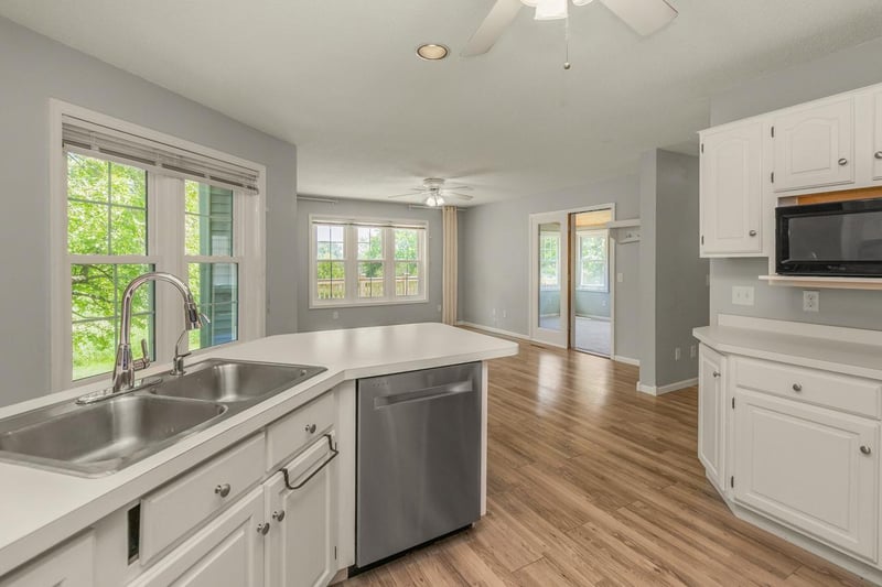 5501 Golfview Ave N, Oakdale, MN 55128