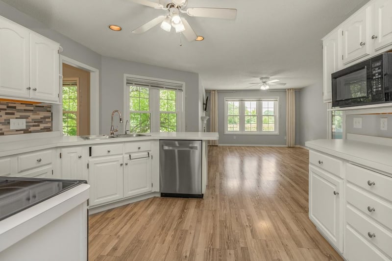 5501 Golfview Ave N, Oakdale, MN 55128