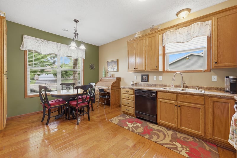 5326 Sand Bunker St, Saint Cloud, MN 56304