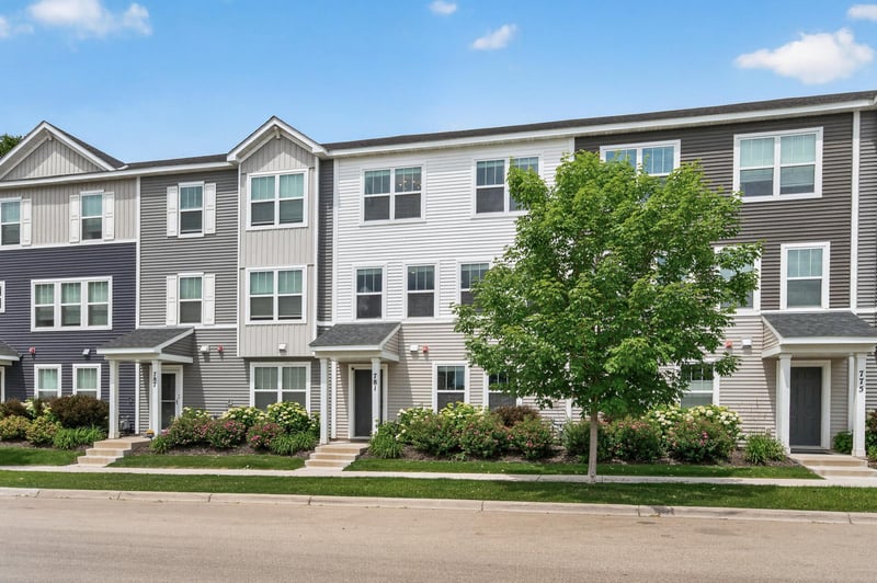 781 Midtown Ln, New Brighton, MN 55112