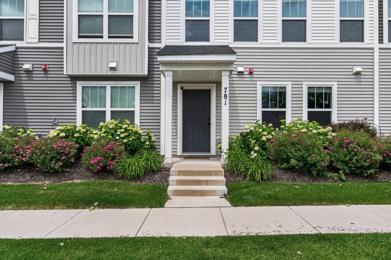 781 Midtown Ln, New Brighton, MN 55112