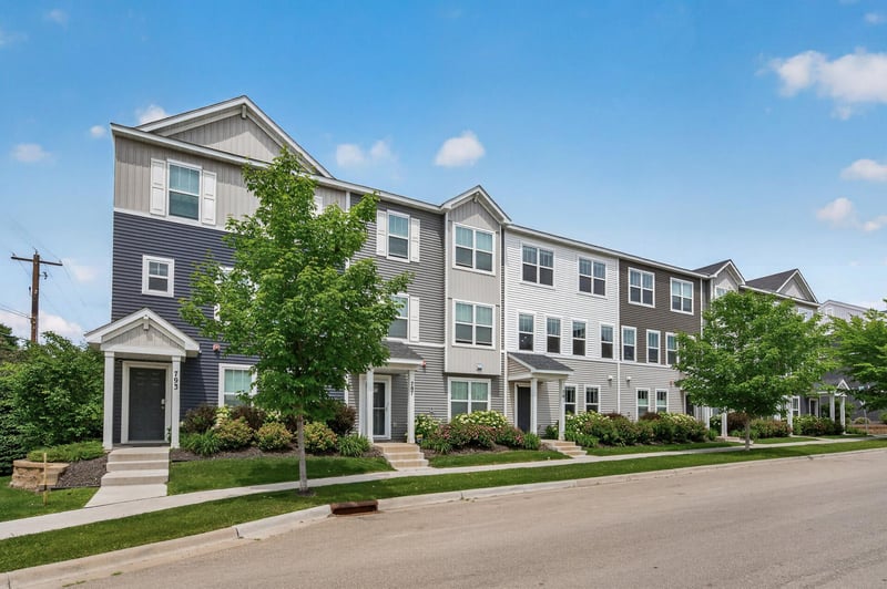 781 Midtown Ln, New Brighton, MN 55112