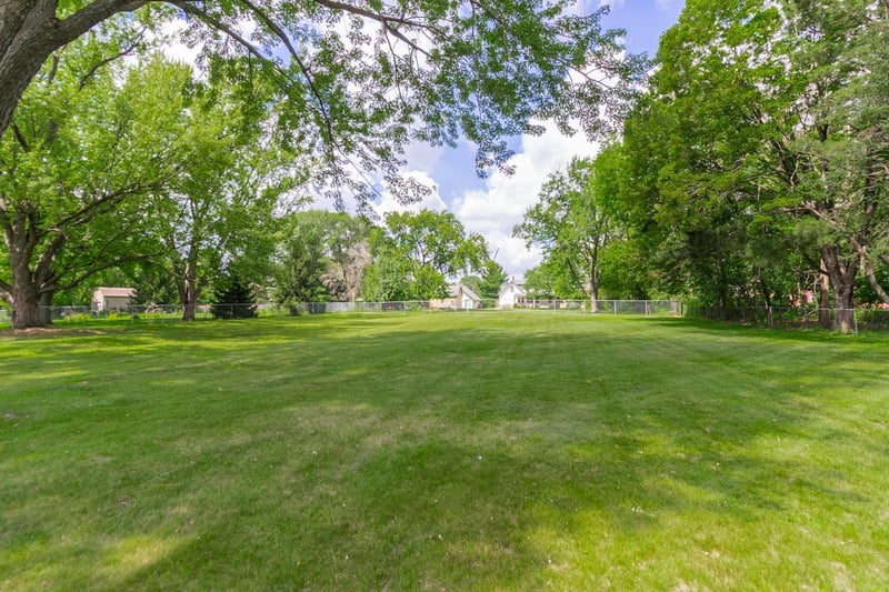 1957 Payne Ave, Maplewood, MN 55117