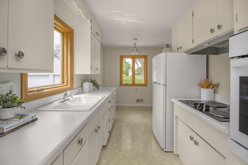 1957 Payne Ave, Maplewood, MN 55117