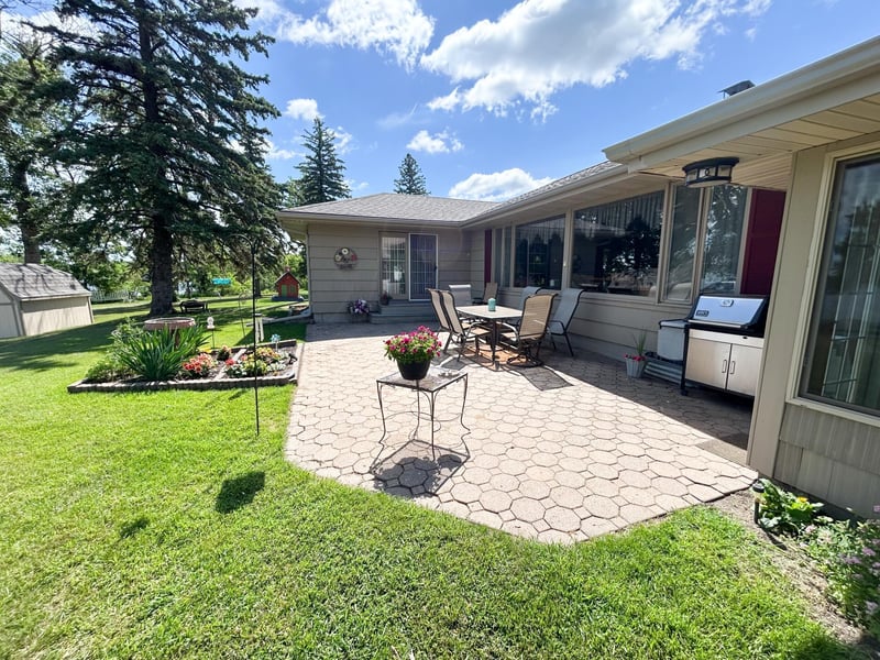 1010 S Shore Dr, Worthington, MN 56187