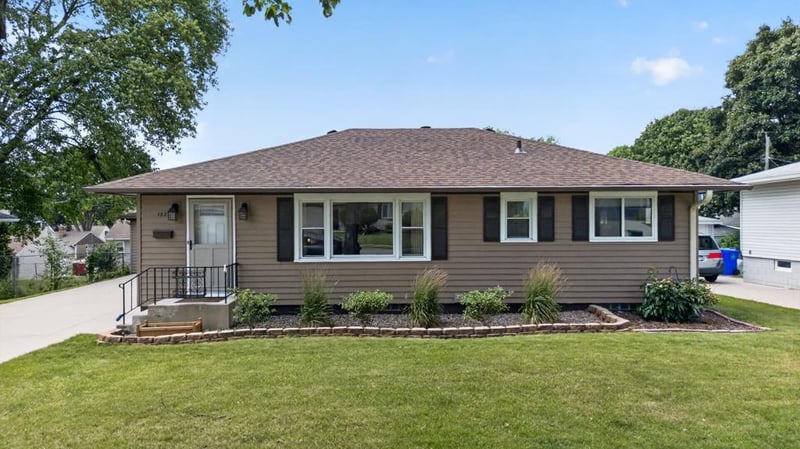 1525 11th Ave NE, Rochester, MN 55906