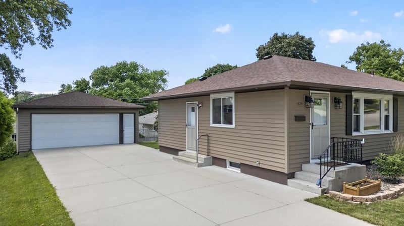 1525 11th Ave NE, Rochester, MN 55906