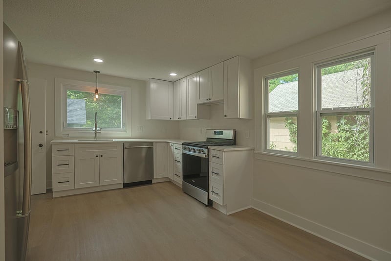 685 Stewart Ave, Saint Paul, MN 55102