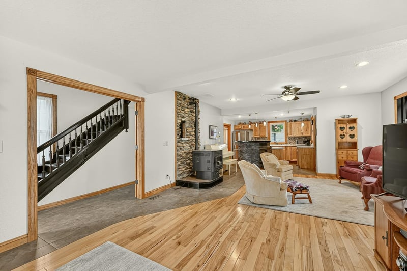 605 University Ave, Spring Valley, MN 55975